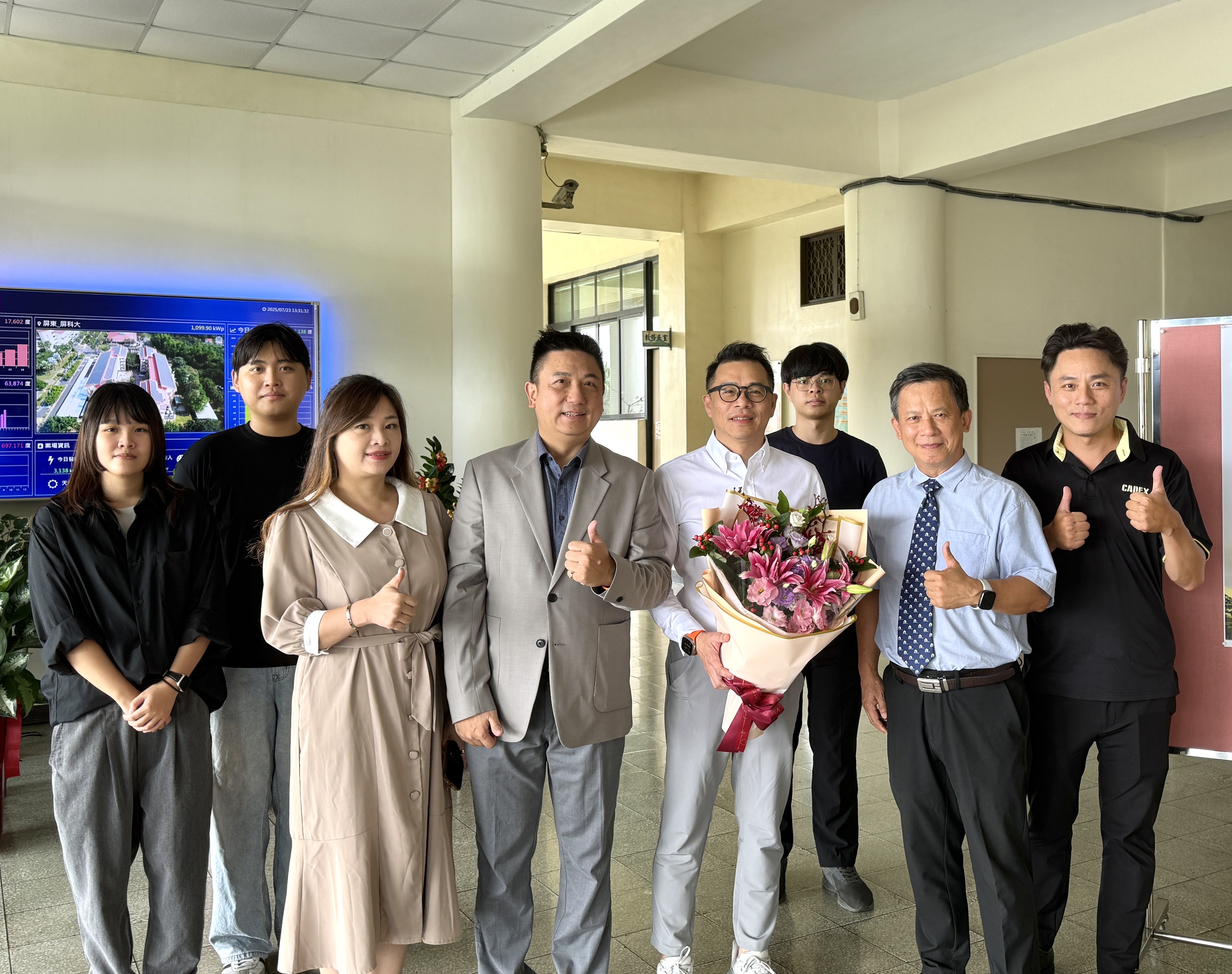 由黃怡詔院長及同學們, 齊歡迎貴客蒞臨！